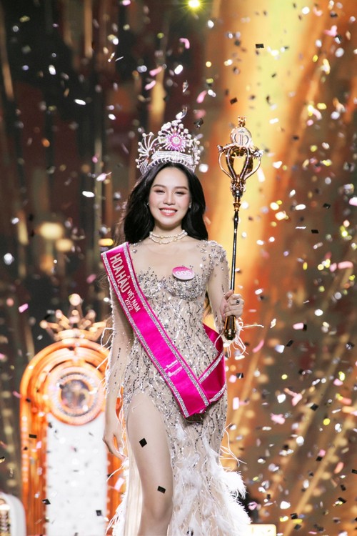 Huỳnh Thị Thanh Thủy khép lại năm “kỷ lục” với 11 cô gái lên ngôi Hoa hậu ở Việt Nam - ảnh 1