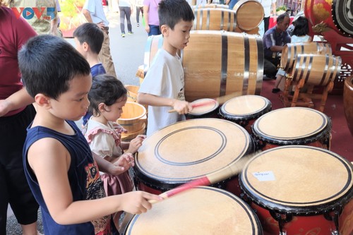 Du khách thích thú trải nghiệm Festival bảo tồn và phát triển làng nghề Việt Nam 2023 - ảnh 7