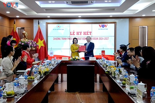 Đài Tiếng nói Việt Nam và Trung ương Hội chữ thập đỏ Việt Nam ký chương trình phối hợp hoạt động. - ảnh 9
