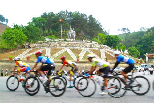 Kịch tính chặng 3 cuộc đua xe đạp Về Điện Biên Phủ 2024 - ảnh 4