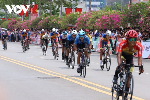 Kịch tính chặng 3 cuộc đua xe đạp Về Điện Biên Phủ 2024 - ảnh 8