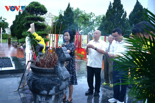 Huyện đảo Cô Tô tổ chức lễ Thượng Cờ nhân dịp kỷ niệm 134 năm ngày sinh Chủ tịch Hồ Chí Minh - ảnh 7