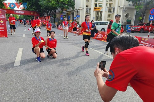 Hàng nghìn người tham gia giải chạy “Vì cộng đồng không ma tuý” - ảnh 12