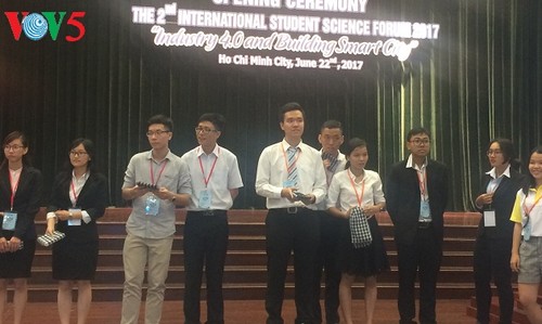 Ouverture du forum scientifique international des jeunes à Ho Chi Minh-ville - ảnh 1