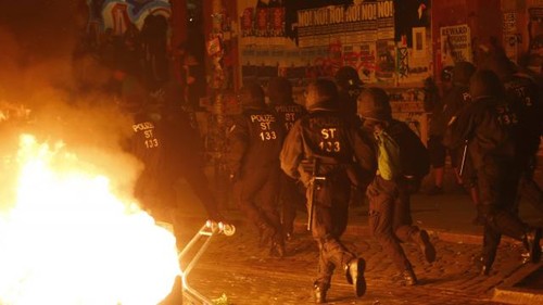 Allemagne: Affrontements en marge du G20, au moins 76 policiers blessés - ảnh 1