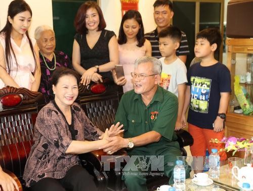 Nguyen Thi Kim Ngan rend hommage aux morts pour la Patrie à Hai Duong - ảnh 1
