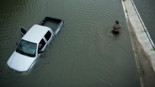 USA/Tempête Harvey: les eaux continuent de monter au Texas, Houston paralysée - ảnh 1
