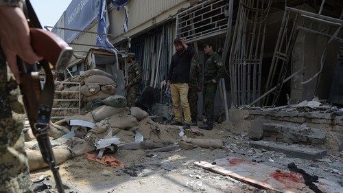 Un kamikaze tue cinq personnes dans le centre de Kaboul - ảnh 1