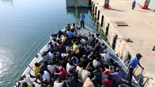Libye: 300 migrants secourus au large de Tripoli - ảnh 1