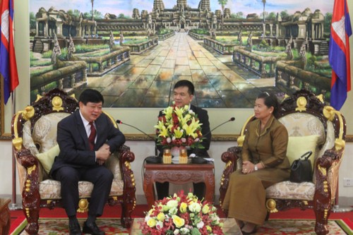 Le président de VOV en visite au Cambodge - ảnh 1