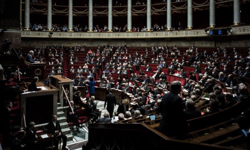 France: L’Assemblée nationale adopte une réduction budgétaire en 2018 - ảnh 1