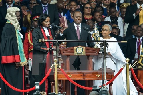 Uhuru Kenyatta, investi président, promet d’unifier le Kenya - ảnh 1