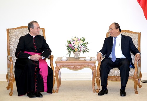 Le sous-secrétaire du Vatican pour les relations avec les États visite le Vietnam  - ảnh 1