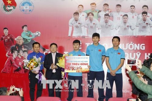 L’Union de la jeunesse communiste Ho Chi Minh récompense la sélection U23 - ảnh 1