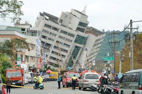Taïwan: un séisme fait quatre morts et renverse des immeubles - ảnh 1