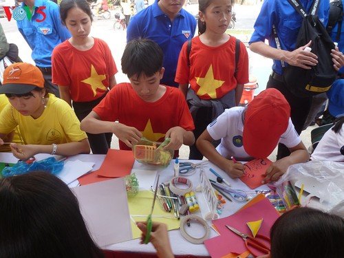 La fête «Rêve printanier» pour les élèves brillants démunis à Can Tho - ảnh 1