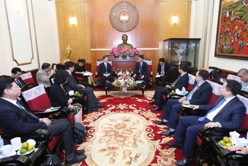 Une délégation de la Conférence consultative politique du peuple chinois de Shanghai au Vietnam - ảnh 2