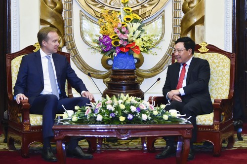 Nguyên Xuân Phuc rencontre le président du Forum économique mondial - ảnh 2
