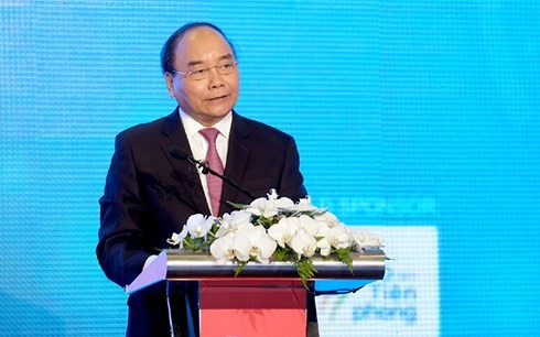 Nguyên Xuân Phuc au sommet sur les technologies de l’information et de la communication - ảnh 1