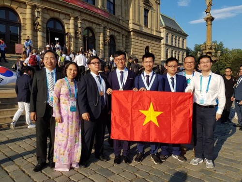 Le Vietnam brille aux Olympiades internationales de physique et chimie 2018  - ảnh 1