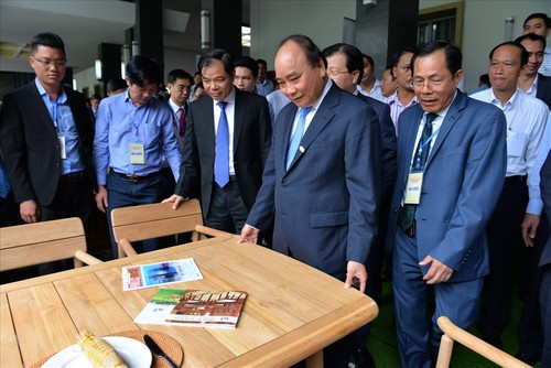 Nguyên Xuân Phuc: L’industrie du bois doit devenir un pivot des exportations nationales - ảnh 2