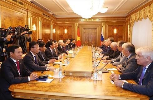 Nguyên Phu Trong rencontre des responsables des deux chambres du Parlement russe - ảnh 2