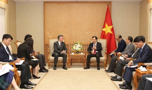 Le vice-Premier ministre Trinh Dinh Dung reçoit le vice-président de la BAII - ảnh 1