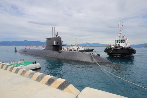 Un sous-marin japonais au port de Cam Ranh - ảnh 1