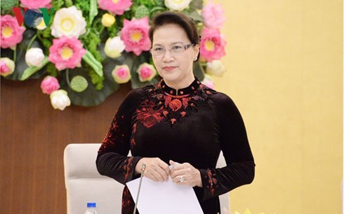 Les chefs du corps diplomatique vietnamien à l’étranger reçus par Nguyên Thi Kim Ngân - ảnh 1