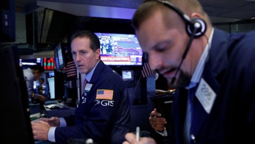 Wall Street dévisse, Trump attaque la Réserve fédérale  - ảnh 1