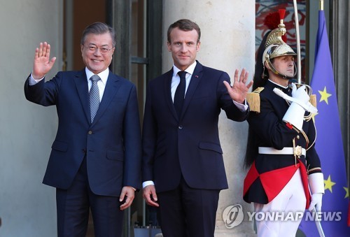 Moon Jae-in et Emmanuel Macron veulent renforcer les liens bilatéraux - ảnh 1