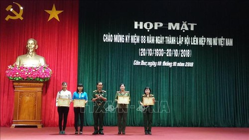 Des activités en l’honneur de l’anniversaire de l’Union des femmes vietnamiennes - ảnh 2
