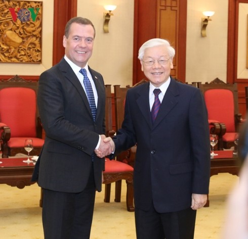 Dmitry Medvedev reçu par Nguyên Phú Trong et Nguyên Thi Kim Ngân - ảnh 1