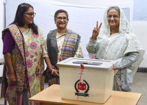 Bangladesh: la Première ministre Hasina remporte les législatives - ảnh 1