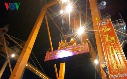 Nouvel An : le port de Hai Phong accueille son premier cargo - ảnh 1