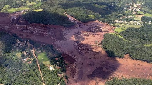 Brésil : au moins neuf morts et 300 disparus après la rupture d'un barrage minier - ảnh 1