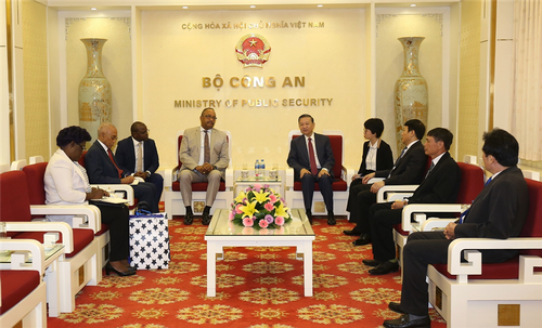 Renforcement de la coopération en matière de sécurité Vietnam-Angola - ảnh 1