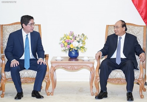 Rencontre entre le Premier ministre Nguyên Xuân Phuc et le PDG de JG Summit Holdings - ảnh 1