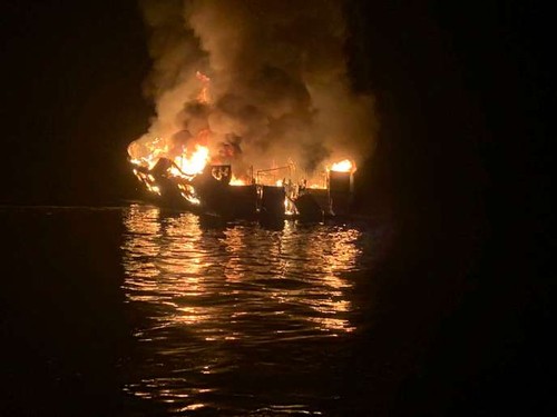 Californie: huit morts et 26 disparus dans l’incendie d’un bateau - ảnh 1