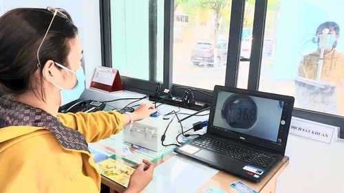 Covid-19: L’université de Dà Nang réussit à fabriquer un système de mesure corporelle à distance - ảnh 1