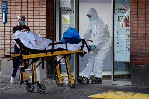 La propagation de coronavirus ralentit en Espagne - ảnh 1