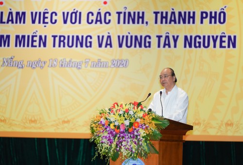Nguyên Xuân Phuc rencontre les responsables des localités du Centre - ảnh 1
