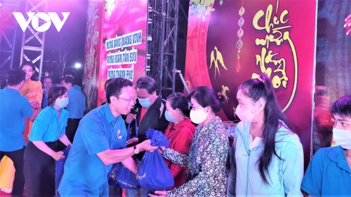 Têt : la fédération du travail de Hô Chi Minh-ville vient en aide aux salariés - ảnh 1