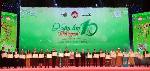 Têt: près de 39 milliards de dongs collectés en faveur des démunis de Hai Duong - ảnh 1