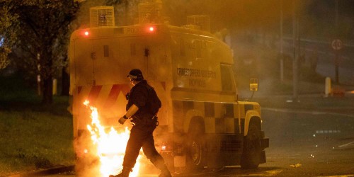 Royaume-Uni: nouvelle nuit d’émeutes, les conséquences du Brexit enflamment l’Irlande du Nord - ảnh 1