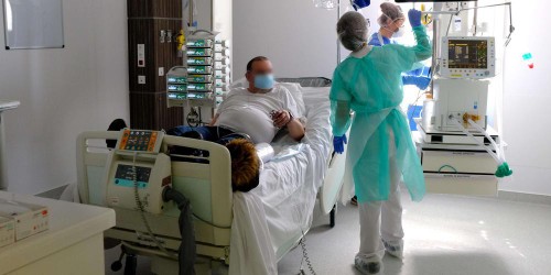 Covid-19 en France: le nombre de patients hospitalisés descend sous les 25.000 - ảnh 1