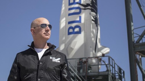 La capsule du milliardaire Jeff Bezos a atterri après son vol dans l'espace - ảnh 1
