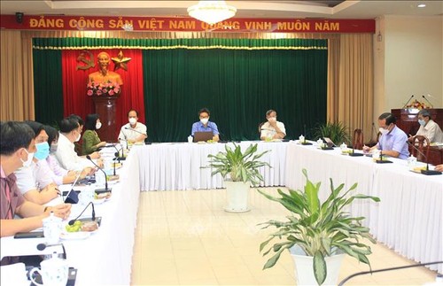 Vu Duc Dam: Dông Nai doit appliquer strictement la distanciation sociale pour maîtriser l’épidémie - ảnh 1