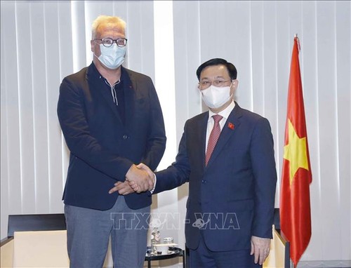 Vuong Dinh Huê rencontre le président du Parti du travail de Belgique - ảnh 1