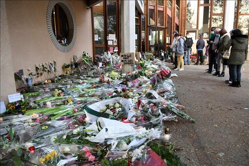 La France rend hommage à Samuel Paty, l'enseignant assassiné il y a un an - ảnh 1